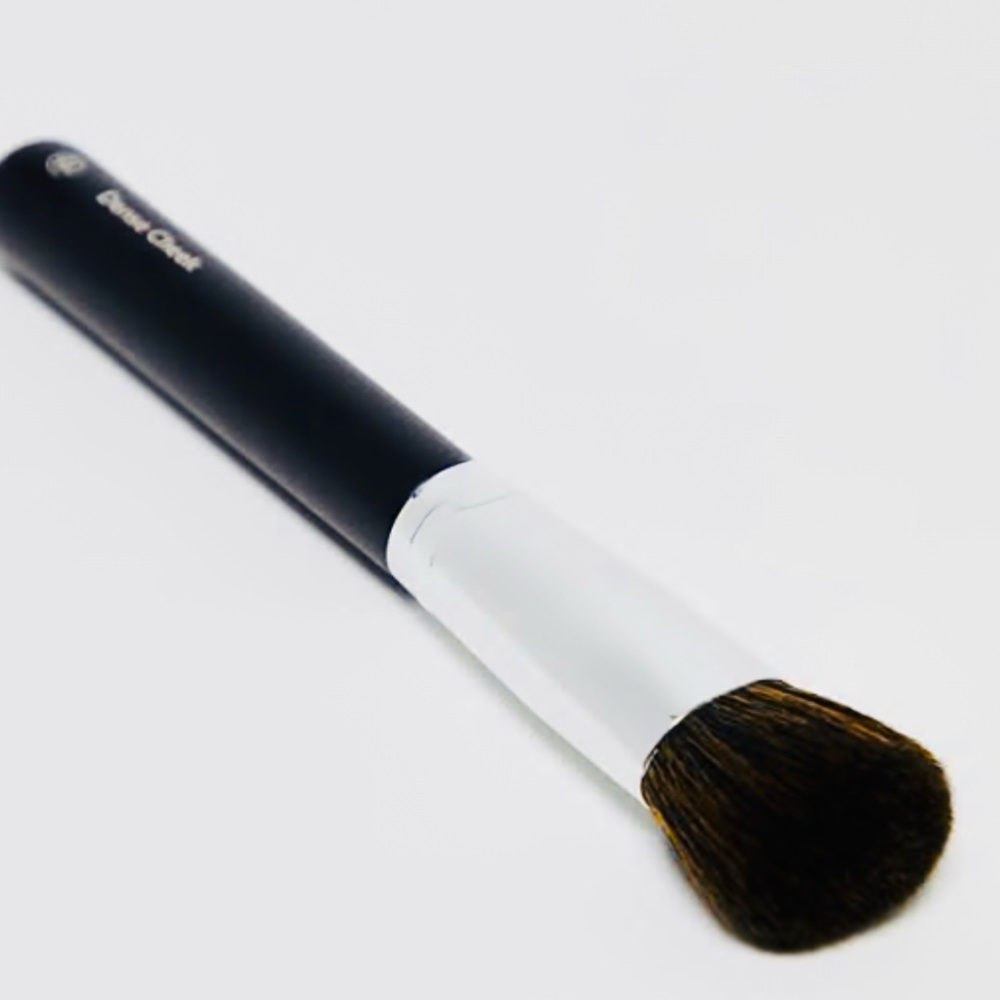 BH Cosmetics Dense Cheek Brush